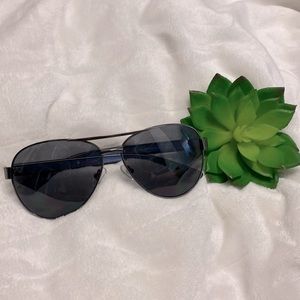 Aviator style sunglasses 🕶